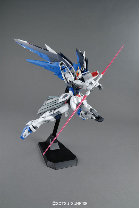 MG 1/100 Freedom Gundam 2.0