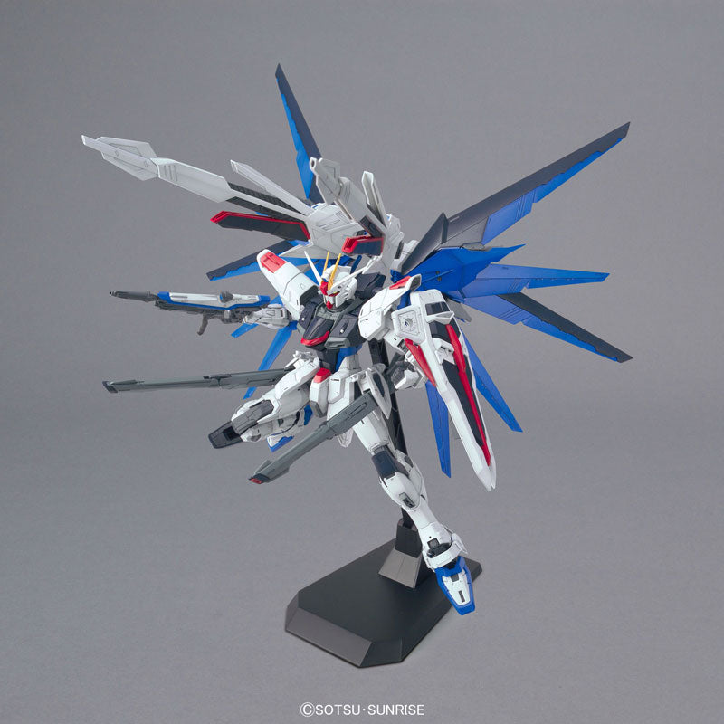 MG 1/100 Freedom Gundam 2.0
